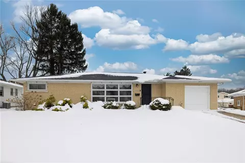 2560 N Tracy Dr, Erie, PA 16505