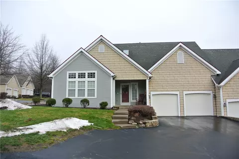 5019 W Oak Ridge Cir, Erie, PA 16509