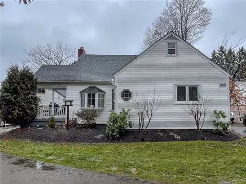 9098 S Main St, Mckean, PA 16426