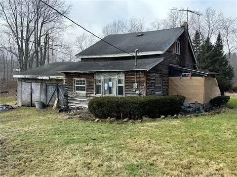 60 Seamens Rd, Pittsfield, PA 16340