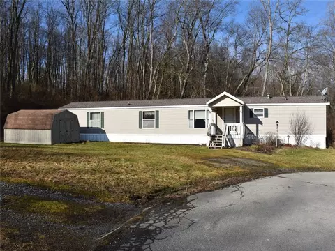 21058 Meadow Rd #62, Saegertown, PA 16433
