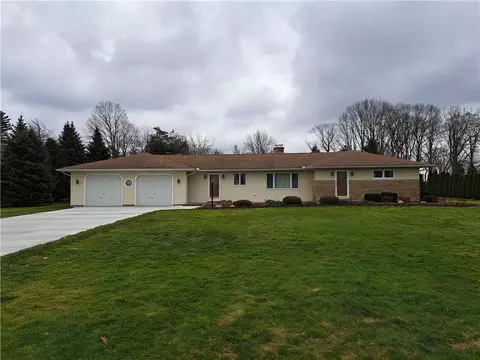 1985 W 51st St, Erie, PA 16509