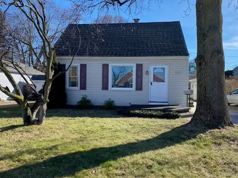 737 E 34th St, Erie, PA 16504