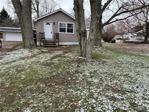1937 Clifford Dr, Erie, PA 16505