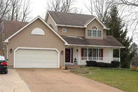 4101 Maple Grove Dr, Erie, PA 16510