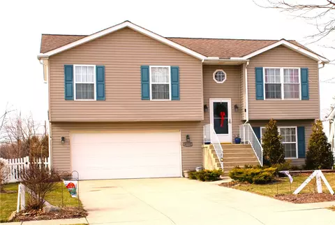 8712 Oriole Dr, Erie, PA 16509