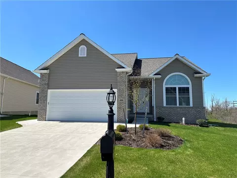 632 Fieldstone Dr #91, Erie, PA 16509