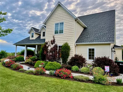 7074 Stoney Trace Ln, Erie, PA 16510
