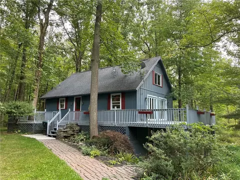18479 Wagner Rd, Saegertown, PA 16433
