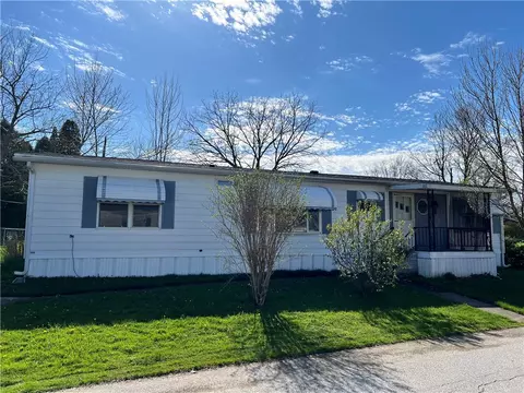 122 Honeybrook Cir W, Girard, PA 16417