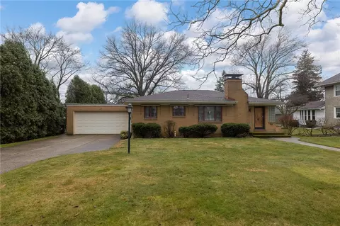 2730 Greengarden Blvd, Erie, PA 16508