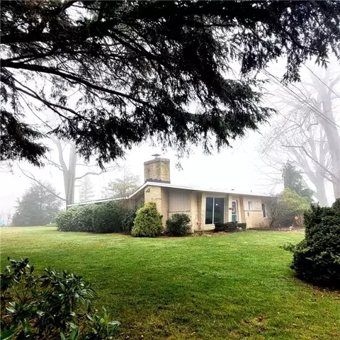 8111 Louisa Dr, Fairview, PA 16415