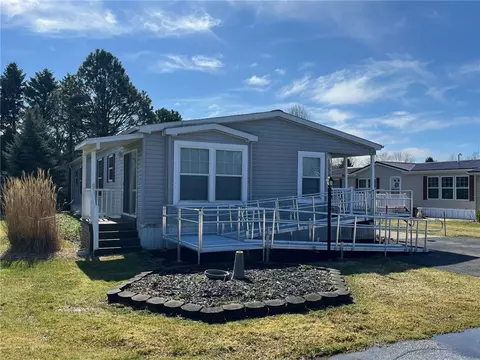 441 Snowbury St, Erie, PA 16509