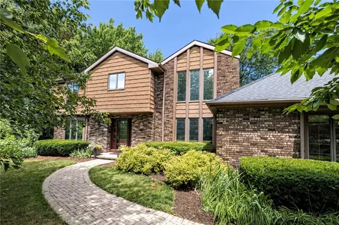 4651 Harborview Dr, Erie, PA 16508