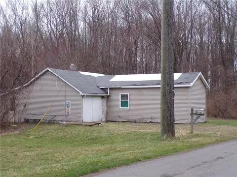 4926 Crayton Rd, West Springfield, PA 16443