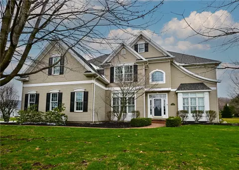 5525 Shadybrook Dr, Erie, PA 16506