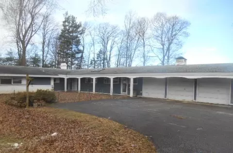 5604 Bonaventure Dr, Erie, PA 16505