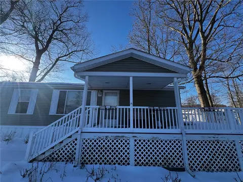 1547 Glenhaven Ln, Erie, PA 16509