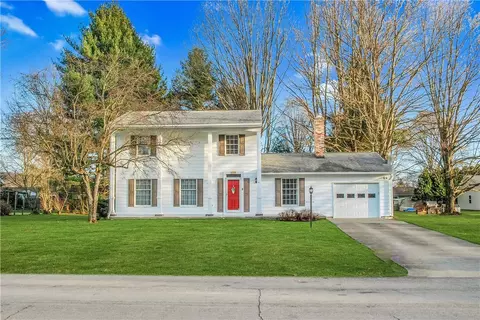 106 Valley View Dr, Edinboro, PA 16412