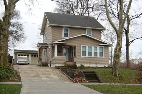 2620 Crescent Dr, Millcreek, PA 16506