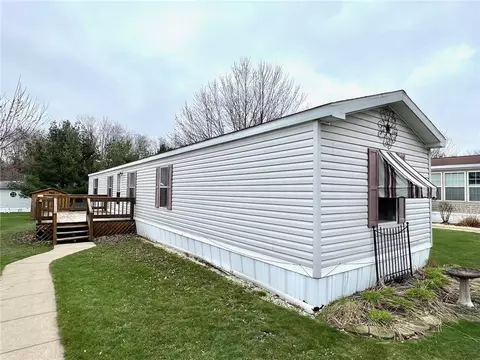 7381 Hollydale Dr, Erie, PA 16509