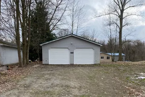 1765 Pymatuning Dr, Jamestown, PA 16134