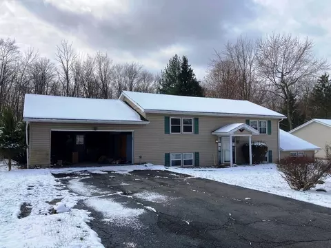 422 Cole Dr, Meadville, PA 16335