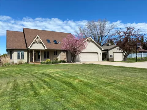 11470 E Lake Rd, North East, PA 16428