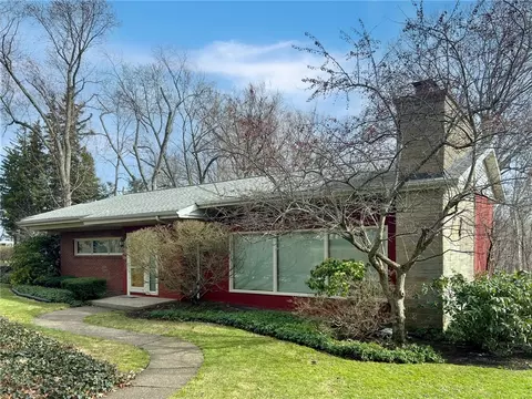 4909 Edgevale Dr, Erie, PA 16509