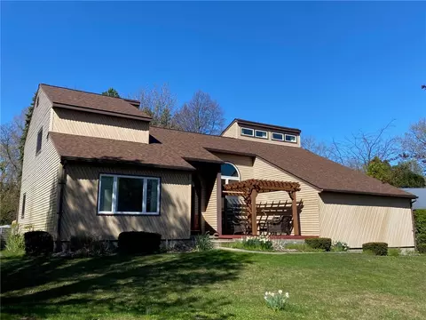 606 Compass Dr, Erie, PA 16505