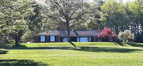 5570 Meadow Ln, Edinboro, PA 16412