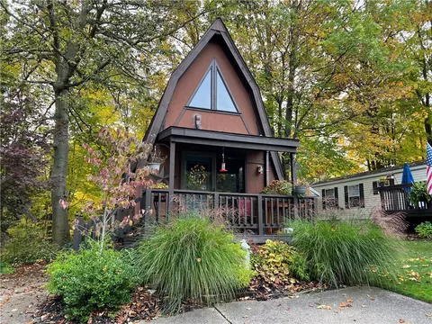 1577 Northcrest Dr, Erie, PA 16509
