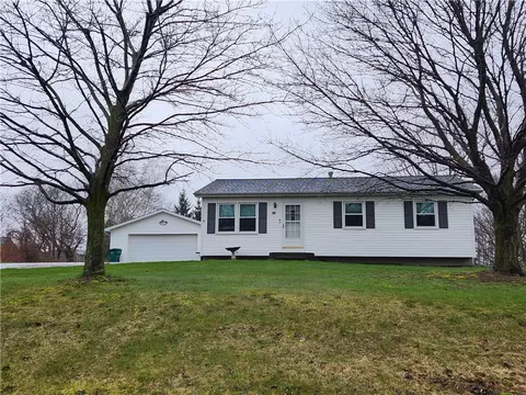 842 Moorheadville Rd, North East, PA 16428