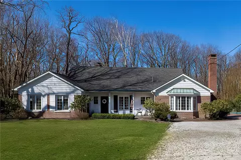 6336 Red Pine Ln, Erie, PA 16506