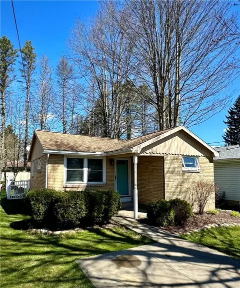 212 Hickory St, Edinboro, PA 16412