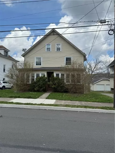 697 Chestnut St, Meadville, PA 16335