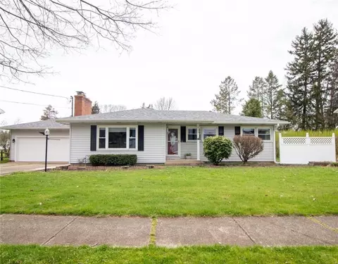 128 Hathaway St, Girard, PA 16417