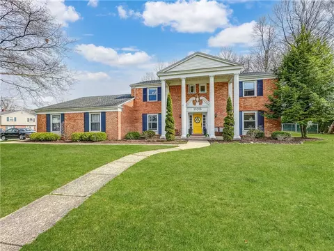 1105 Southview Dr, Erie, PA 16509
