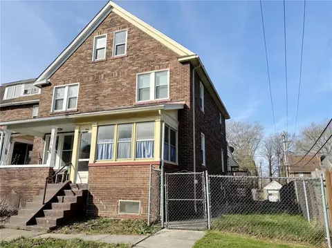 1068 Priestley Ave, Erie, PA 16511
