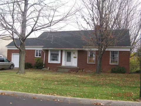 155 Lake Cliff Dr, Erie, PA 16511