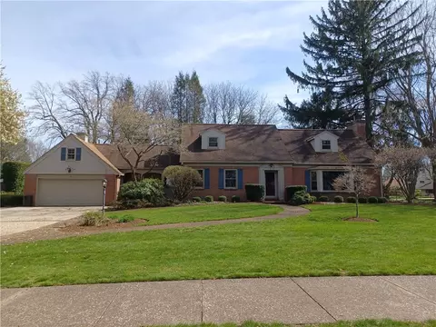 1617 S Shore Dr, Erie, PA 16505
