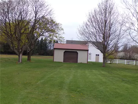 9510 Middle Rd, Lake City Borough, PA 16423
