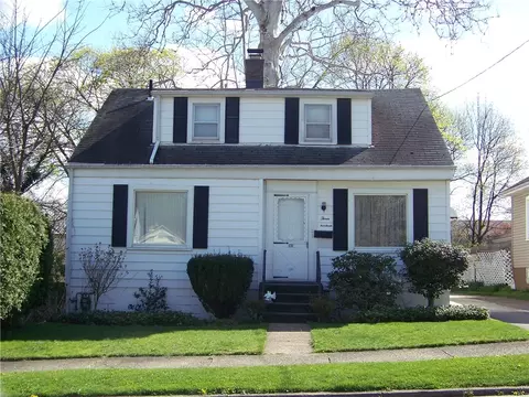 313 Metz St, Erie, PA 16508