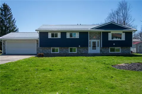 12363 Walnut Dr, Conneaut Lake, PA 16316
