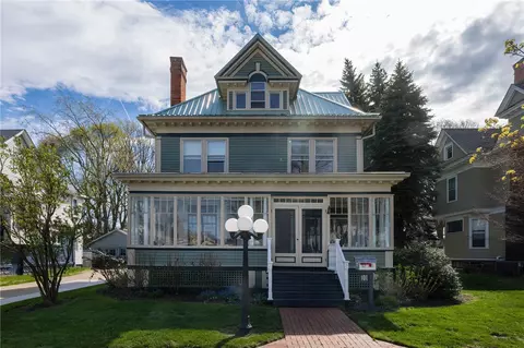 10 Robinson St, North East, PA 16428