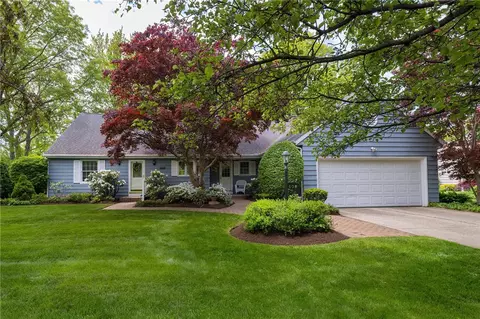 608 Wedgewood Dr, Erie, PA 16505