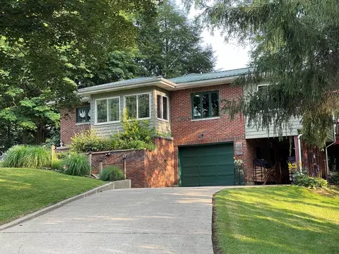 106 Conneauttee Dr, Edinboro, PA 16412