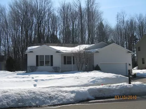 1127 Jonathan Dr, Erie, PA 16509