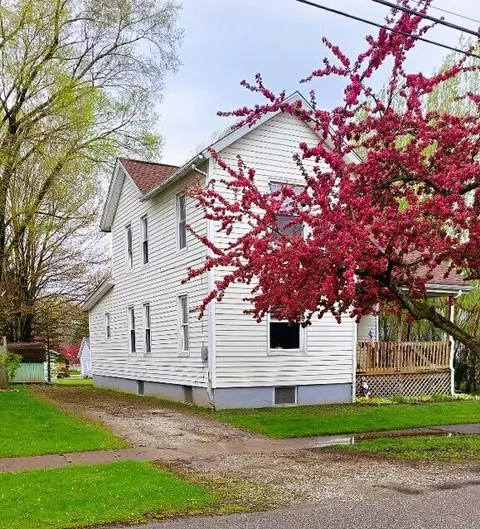 27 2nd Ave, Albion, PA 16401