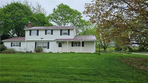 6789 Knollwood Dr, Fairview, PA 16415